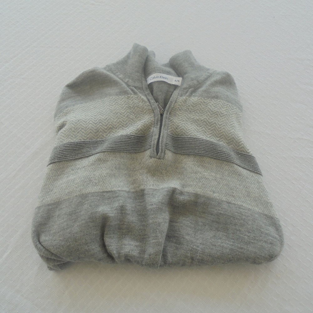 Calvin Klein Zipup V Neck Sweater   XL